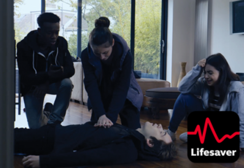 Group of young people responding to cardiac arrest from Lifesaver