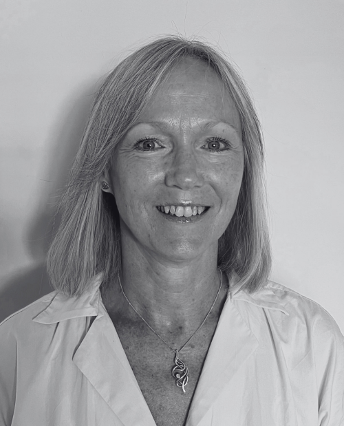 black and white headshot of Fiona Smith